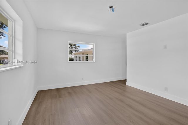 7040 NW 8th Court, Plantation, FL 33317
