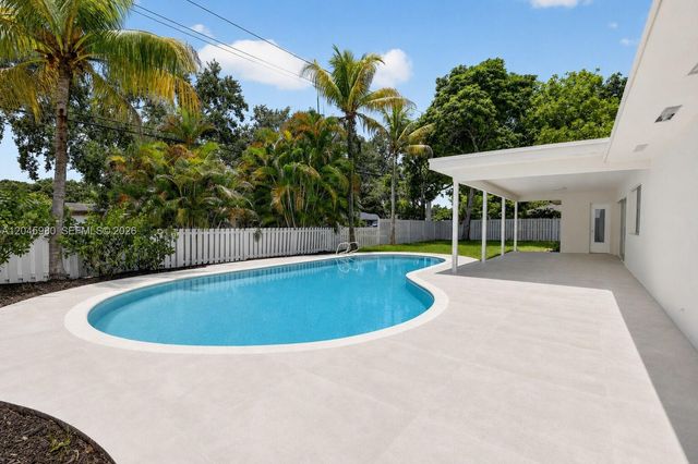 7040 NW 8th Court, Plantation, FL 33317