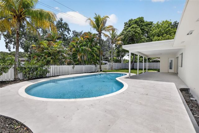 7040 NW 8th Court, Plantation, FL 33317