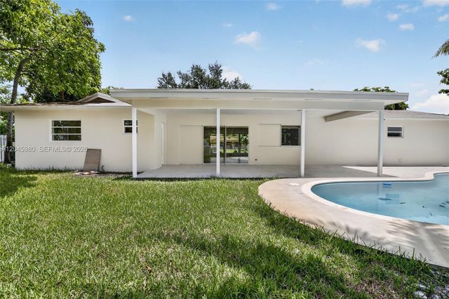 7040 NW 8th Court, Plantation, FL 33317