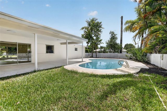7040 NW 8th Court, Plantation, FL 33317