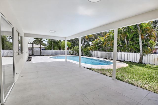 7040 NW 8th Court, Plantation, FL 33317