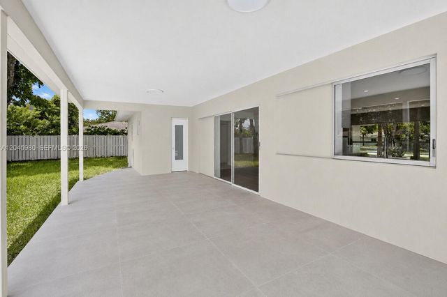 7040 NW 8th Court, Plantation, FL 33317