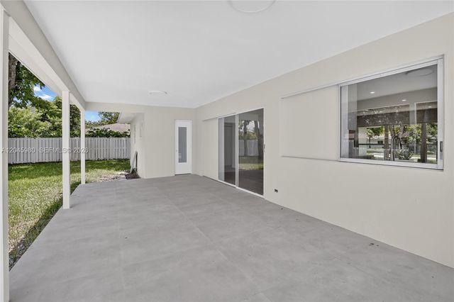 7040 NW 8th Court, Plantation, FL 33317