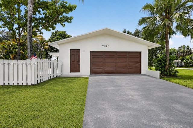 7040 NW 8th Court, Plantation, FL 33317
