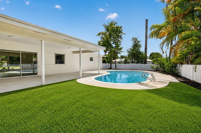 7040 NW 8th Court, Plantation, FL 33317