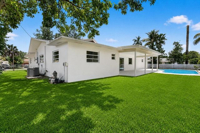 7040 NW 8th Court, Plantation, FL 33317