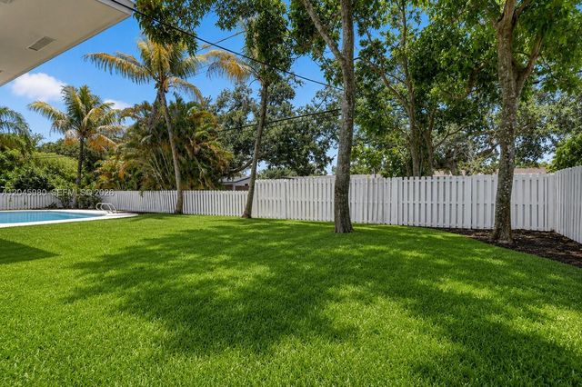 7040 NW 8th Court, Plantation, FL 33317