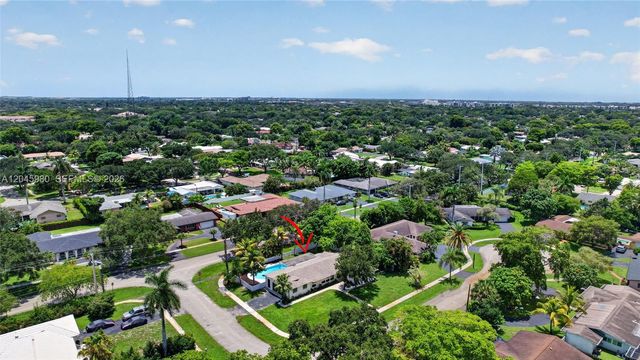 7040 NW 8th Court, Plantation, FL 33317
