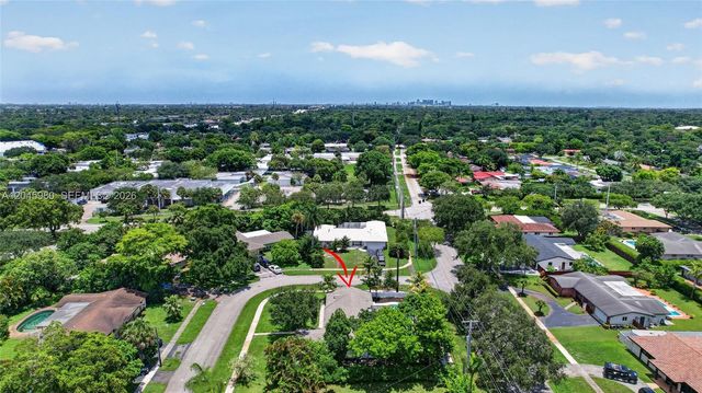 7040 NW 8th Court, Plantation, FL 33317