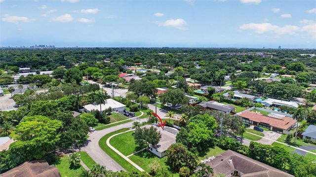 7040 NW 8th Court, Plantation, FL 33317