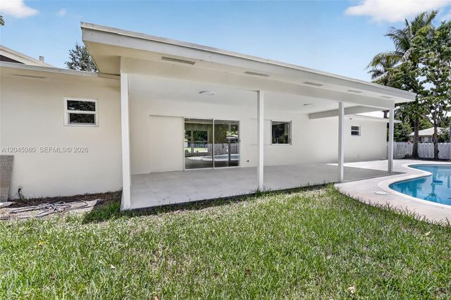 7040 NW 8th Court, Plantation, FL 33317