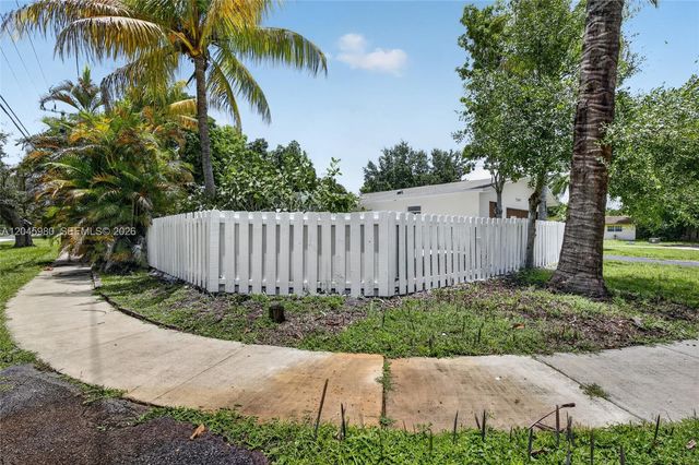 7040 NW 8th Court, Plantation, FL 33317