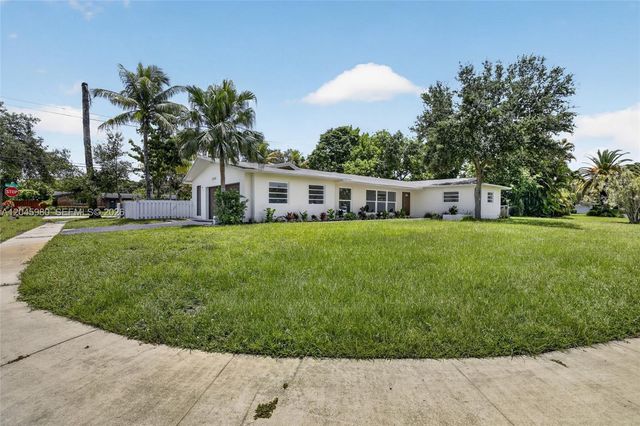 7040 NW 8th Court, Plantation, FL 33317