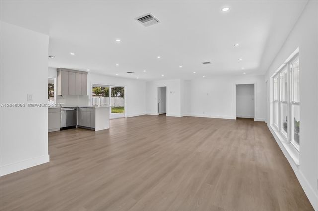7040 NW 8th Court, Plantation, FL 33317