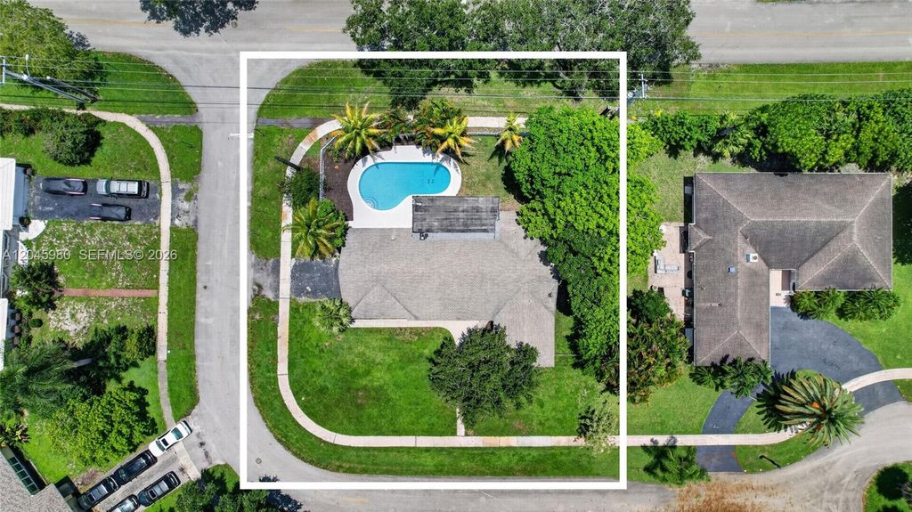7040 NW 8th Court, Plantation, FL 33317