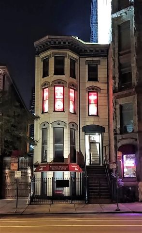 642 N Dearborn Street 4, Chicago, IL 60654