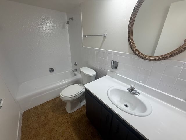 2300 N Harlem Avenue 305, Elmwood Park, IL 60707