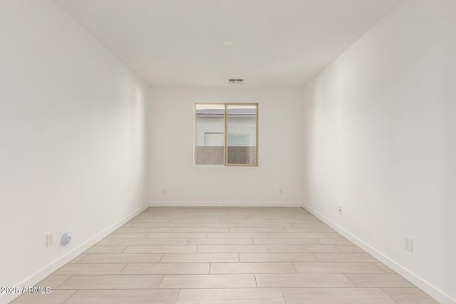 16952 W DESERT Lane, Goodyear, AZ 85338