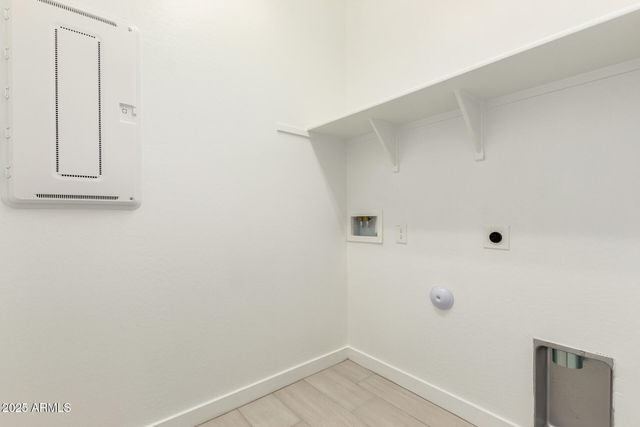 16952 W DESERT Lane, Goodyear, AZ 85338