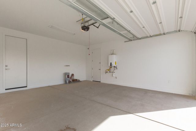 16952 W DESERT Lane, Goodyear, AZ 85338