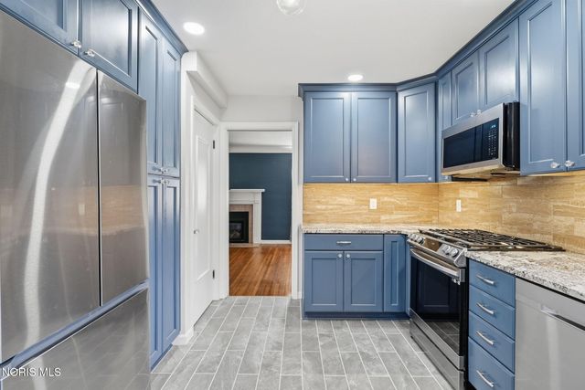 2221 Densmore Drive, Toledo, OH 43606