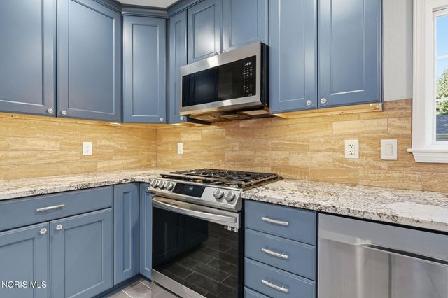2221 Densmore Drive, Toledo, OH 43606