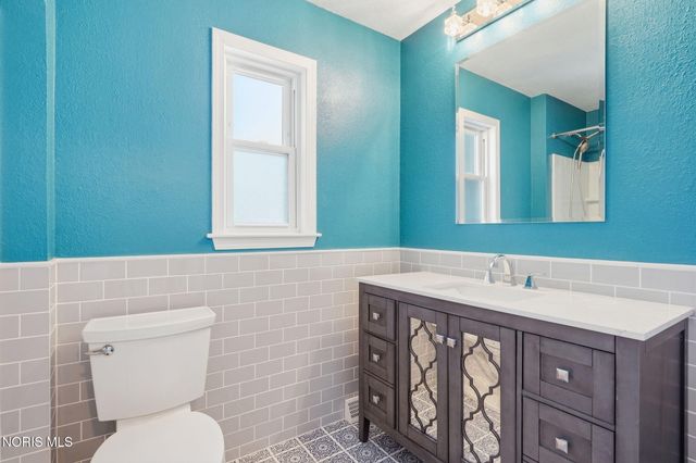 2221 Densmore Drive, Toledo, OH 43606