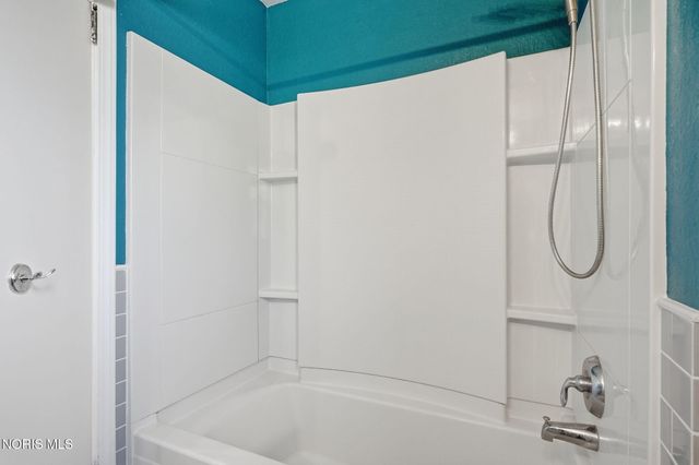 2221 Densmore Drive, Toledo, OH 43606