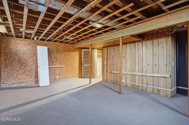 2221 Densmore Drive, Toledo, OH 43606