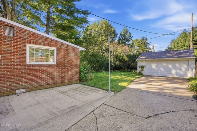 2221 Densmore Drive, Toledo, OH 43606
