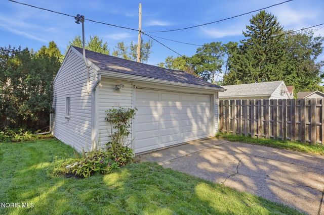 2221 Densmore Drive, Toledo, OH 43606