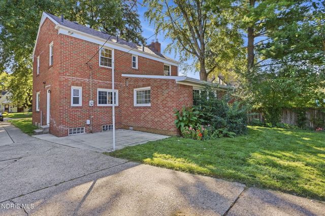 2221 Densmore Drive, Toledo, OH 43606