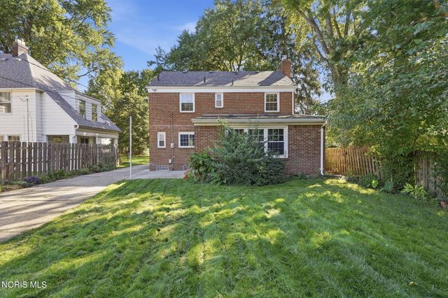 2221 Densmore Drive, Toledo, OH 43606