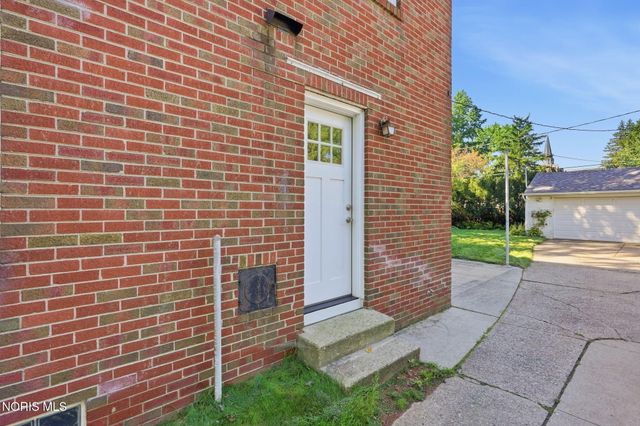 2221 Densmore Drive, Toledo, OH 43606