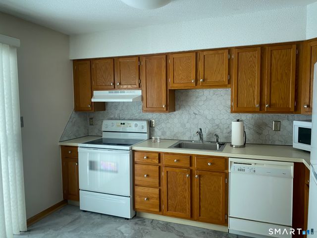 155 Redstone Hill Road 60, Bristol, CT 06010