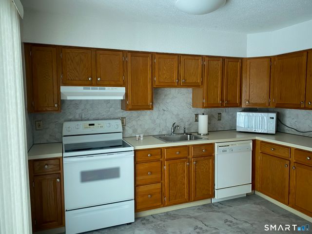 155 Redstone Hill Road 60, Bristol, CT 06010