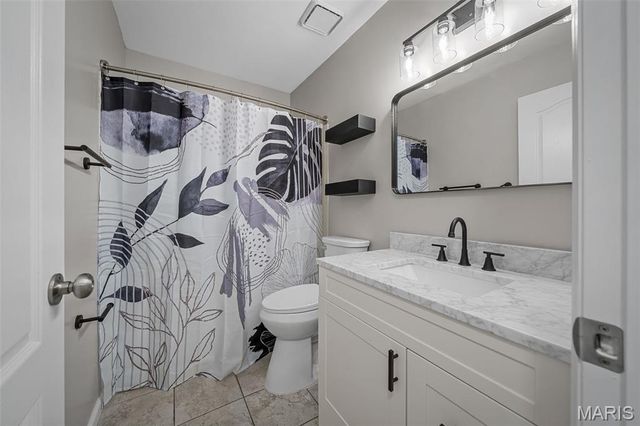 11920 Autumn Lakes Drive, Maryland Heights, MO 63043