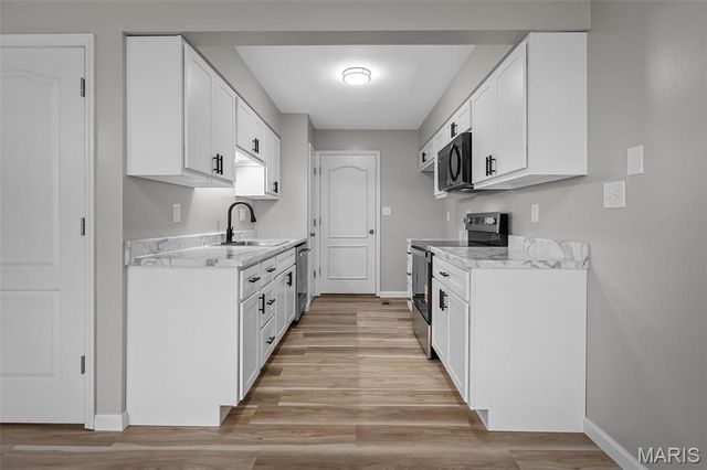 11920 Autumn Lakes Drive, Maryland Heights, MO 63043