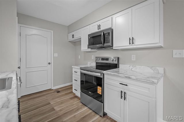 11920 Autumn Lakes Drive, Maryland Heights, MO 63043