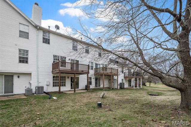 11920 Autumn Lakes Drive, Maryland Heights, MO 63043