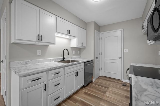 11920 Autumn Lakes Drive, Maryland Heights, MO 63043