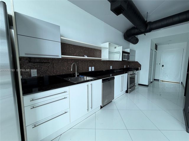 690 SW 1st Ct PHI-01, Miami, FL 33130