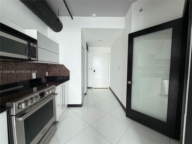 690 SW 1st Ct PHI-01, Miami, FL 33130