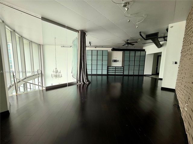 690 SW 1st Ct PHI-01, Miami, FL 33130