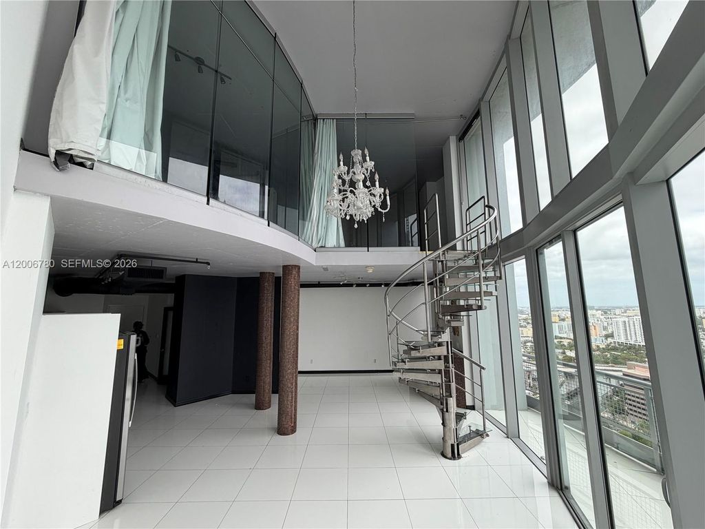 690 SW 1st Ct PHI-01, Miami, FL 33130