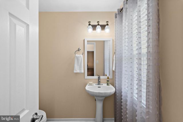 10414 N MCCLELLAN DR, Fredericksburg, VA 22408