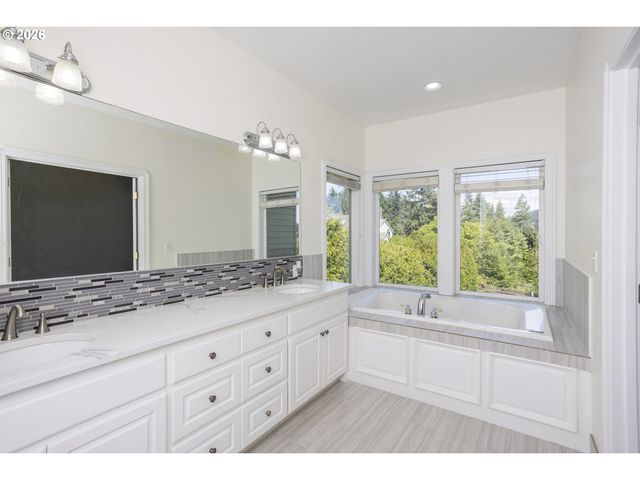 10520 Se ISAAC Dr, Happy Valley, OR 97086