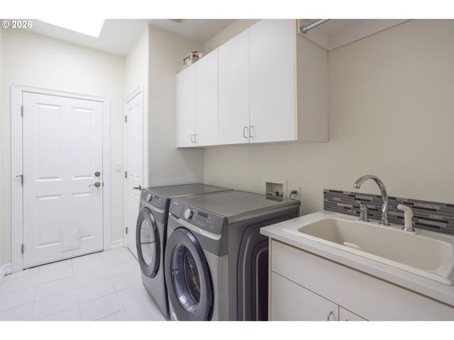 10520 Se ISAAC Dr, Happy Valley, OR 97086