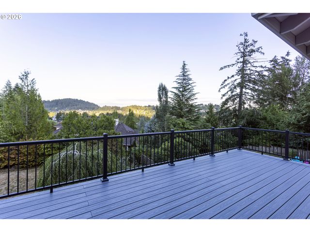 10520 Se ISAAC Dr, Happy Valley, OR 97086